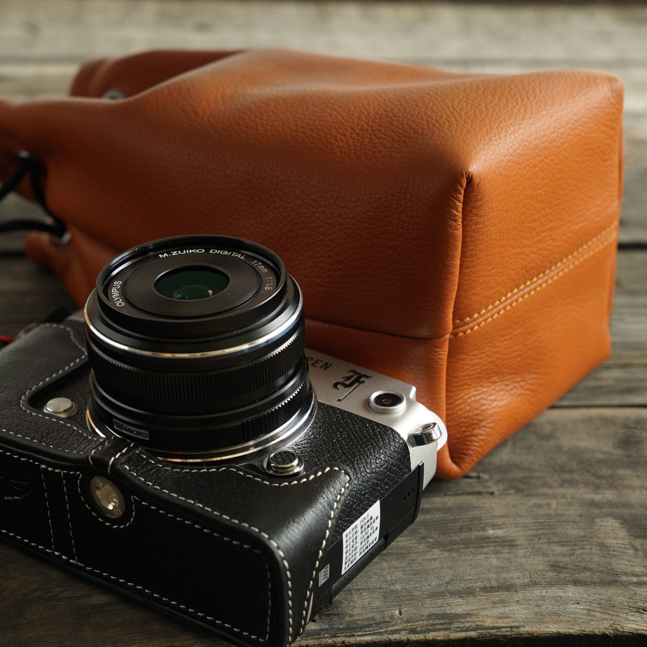 TP ORIG Yak Leather Camera Pouch